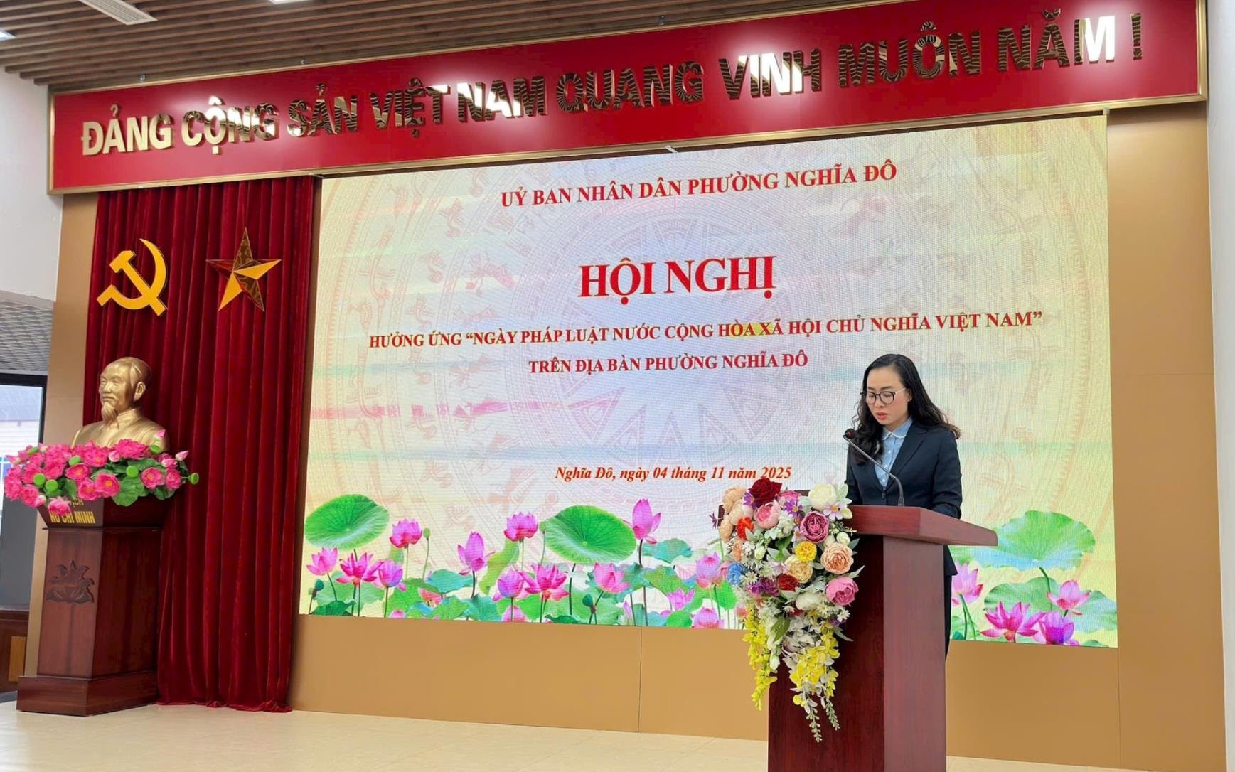 Phó Chủ tịch UBND phường Nghĩa Đô Phan Thị Thu Hà phát biểu tại Hội nghị