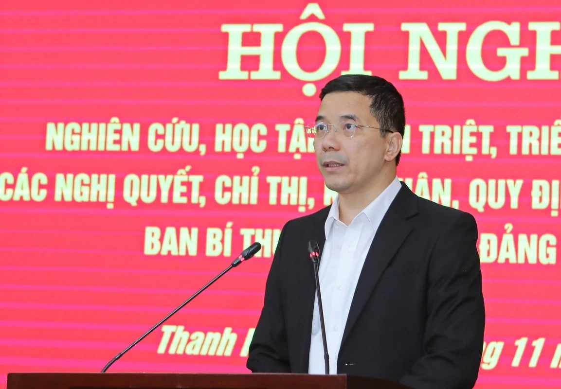 Phó Bí thư Thường trực Tỉnh ủy Nguyễn Hồng Phong phát biểu khai mạc hội nghị.