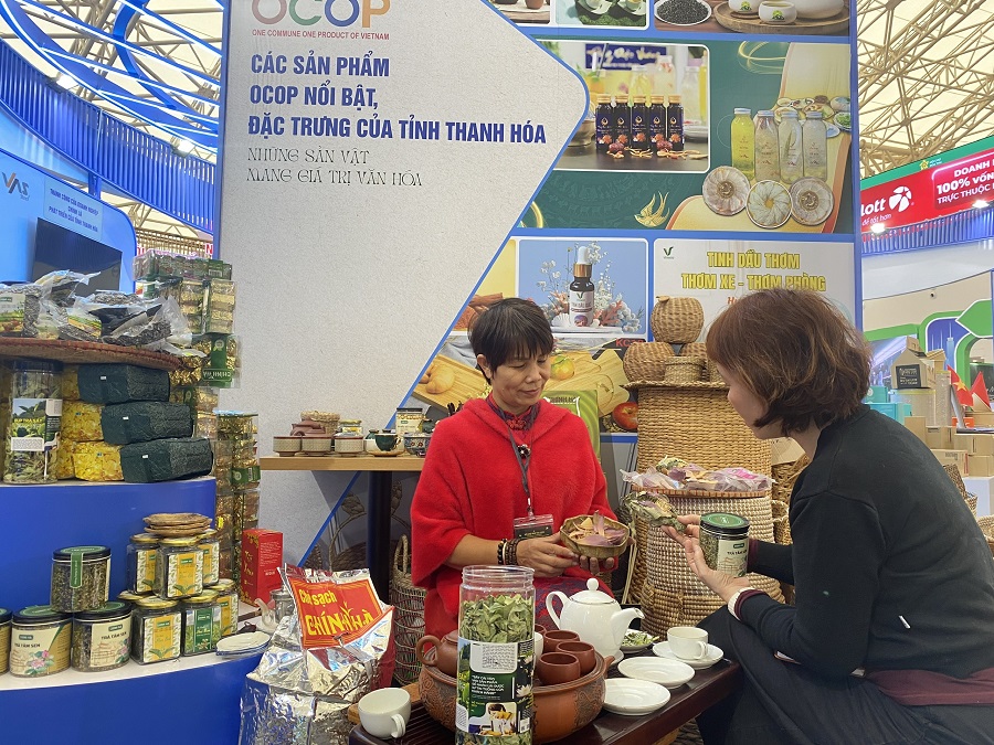 Trà Chính Hà và 'lời hẹn thề' 30 năm trên những bánh xe