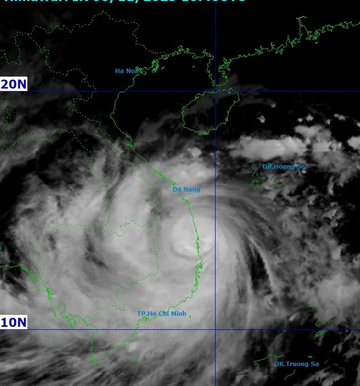 Nhiều trường đại học, phổ thông cho sinh viên nghỉ học, chuyển online để tránh bão Kalmaegi