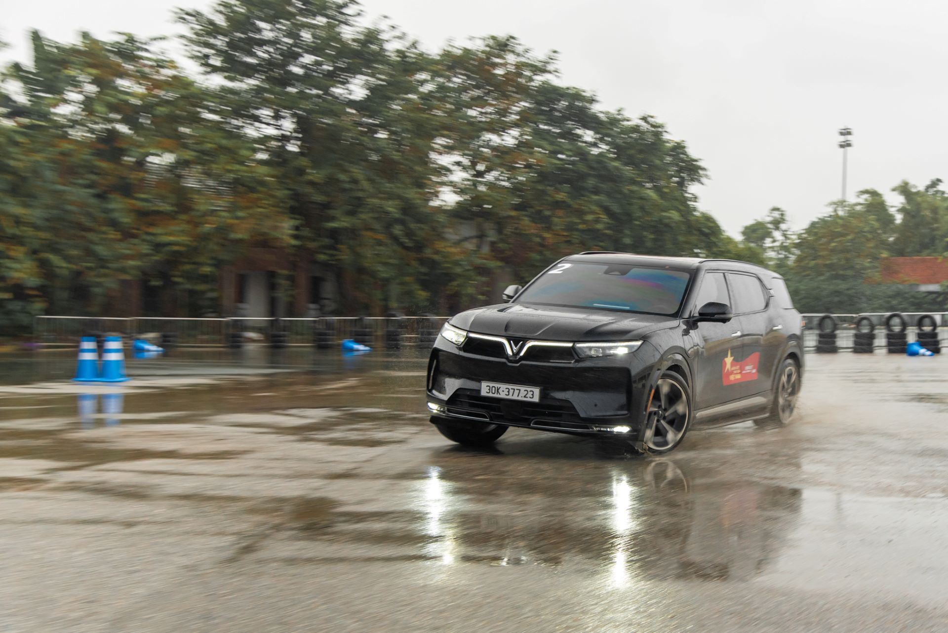 Anh Minh đánh giá cao khả năng phản hồi tức thì, hệ thống treo và khả năng cân bằng trên VF 9.