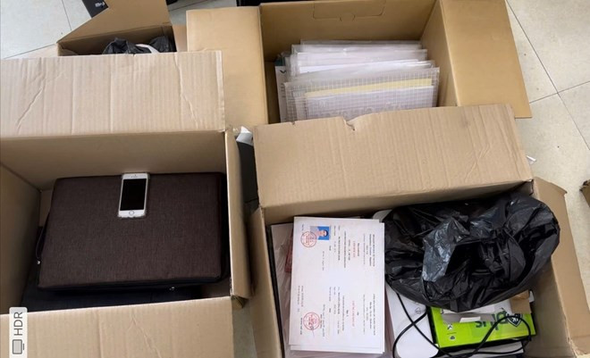 Tang vật liên quan đến vụ án làm giả con dấu, tài liệu. (Ảnh: Công an tỉnh Hưng Yên) Tang vật liên quan đến vụ án làm giả con dấu, tài liệu. (Ảnh: Công an tỉnh Hưng Yên)