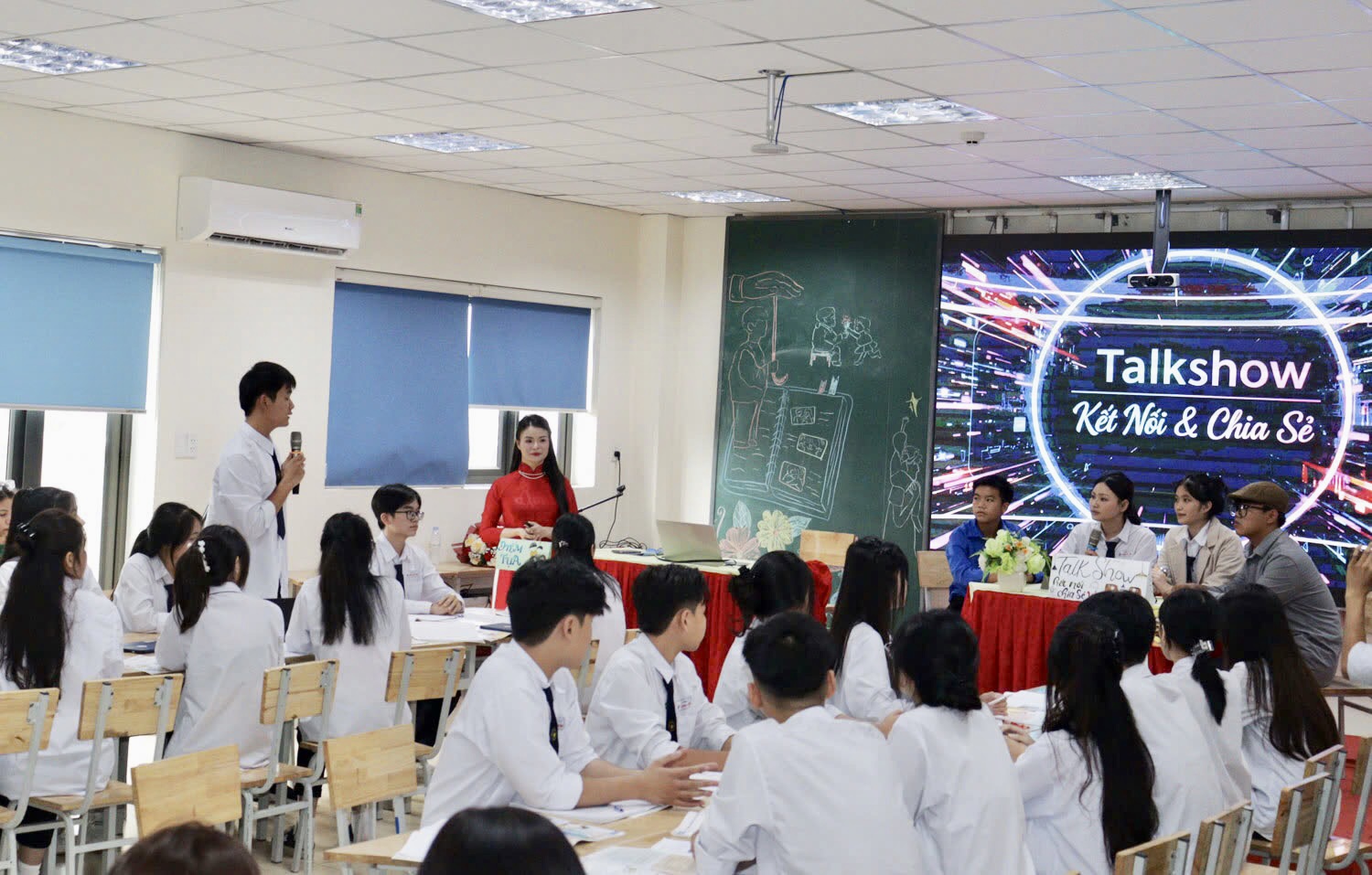 Các tiết dạy tại Hội giảng.