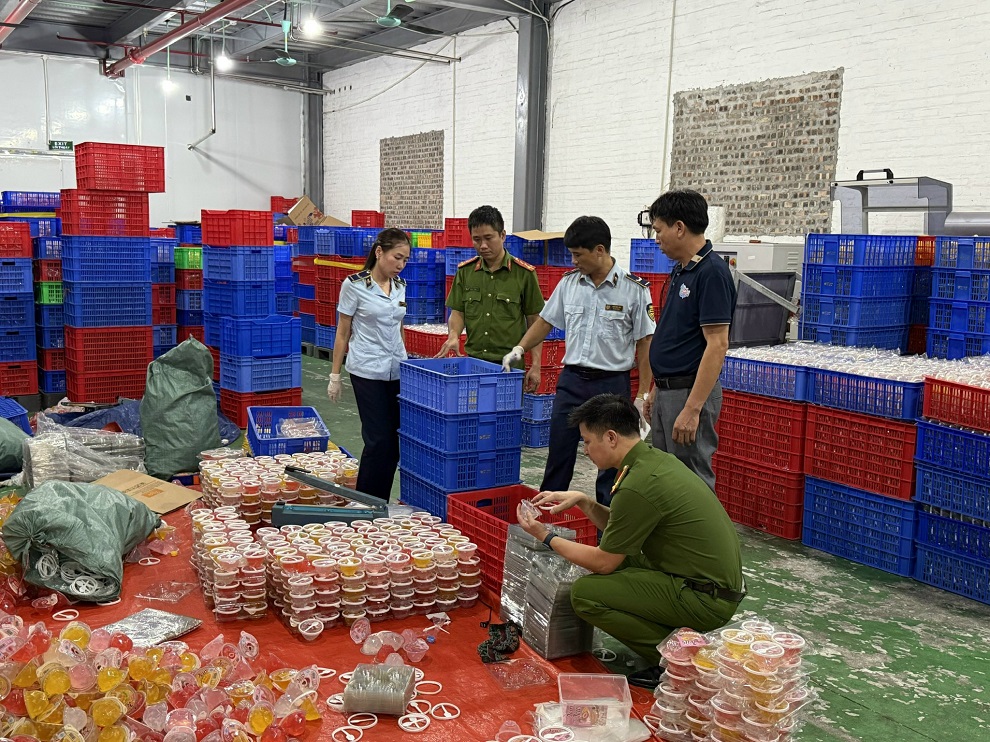 Hơn 13.200 vụ buôn lậu, gian lận thương mại bị xử lý trong một tháng