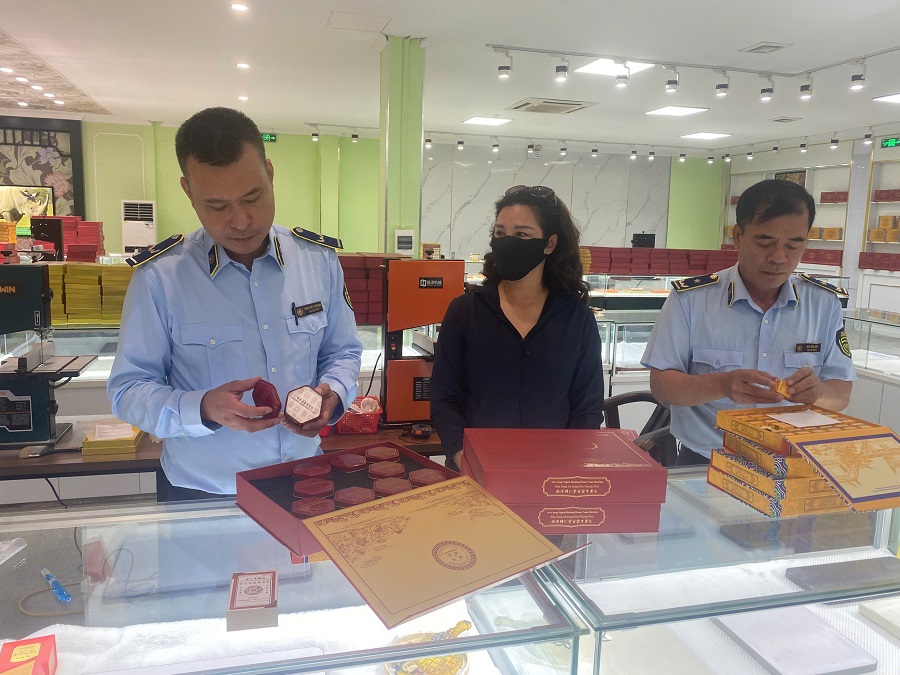 QLTT Quảng Ninh thu giữ hàng giả và thực phẩm chức năng nhập lậu trị giá hơn 2,6 tỷ đồng