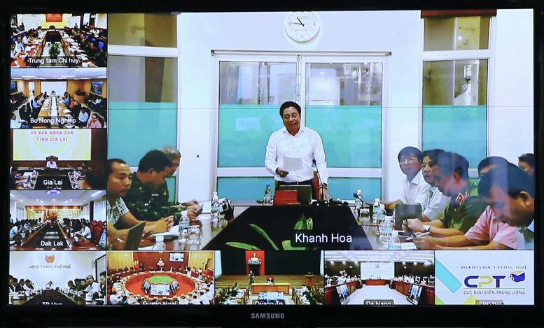 Chủ tịch UBND tỉnh Khánh Hòa Nguyễn Khắc Toàn: Tỉnh đã kích hoạt phương án ứng phó ở cấp độ 3, thành lập 9 tổ công tác và lập năm đoàn kiểm tra sẵn sàng ứng trực tại các vị trí xung yếu - Ảnh: VGP/Minh Khôi