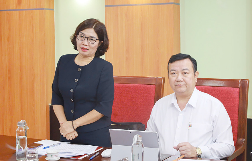 Bà Từ Thị Kim Thanh - UV Ban Chấp hành Đảng bộ, Thành viên HĐTV, Chủ tịch Công đoàn Agribank phát biểu tại buổi làm việc Bà Từ Thị Kim Thanh - UV Ban Chấp hành Đảng bộ, Thành viên HĐTV, Chủ tịch Công đoàn Agribank phát biểu tại buổi làm việc