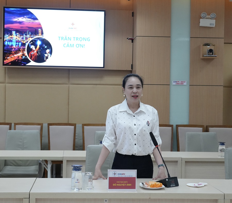 Đại diện EVNNPC, Chủ tịch HĐTV Đỗ Nguyệt Ánh phát biểu tại Chương trình thăm hỏi và trao quà tới EVNCPC
