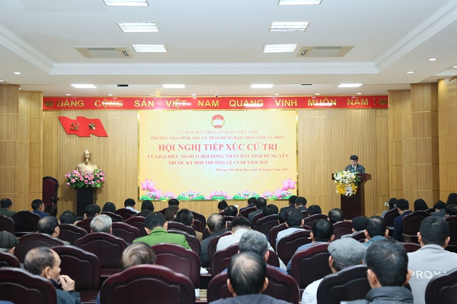 Chủ tịch UBND tỉnh tiếp xúc cử tri trước kỳ họp thường lệ cuối năm HĐND tỉnh