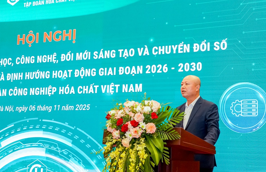 Ông Nguyễn Phú Cường, Chủ tịch Hội đồng KHCN, Hiệp hội CNMT Việt Nam tham luận