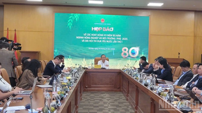 Toàn cảnh họp báo thường kỳ tháng 11, ngành nông nghiệp và môi trường ngày 5/11.