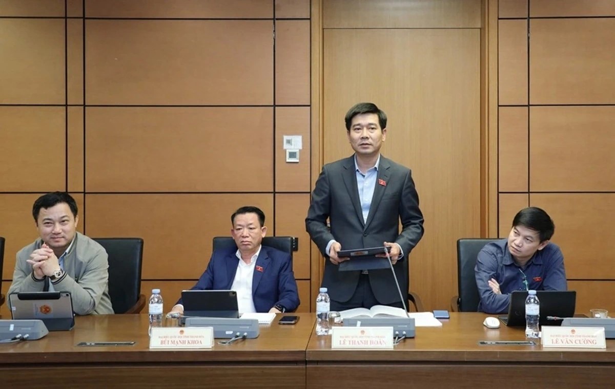 ĐBQH Lê Thanh Hoàn tham gia phát biểu tại tổ.