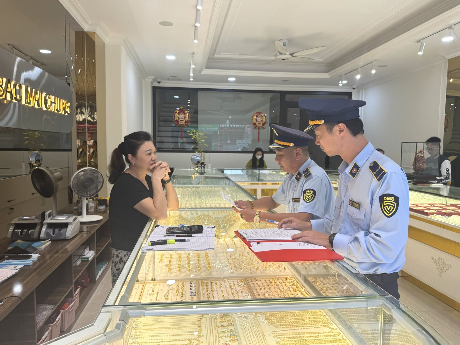 Lực lượng QLTT Lạng Sơn tăng cường kiểm tra, kiểm soát cơ sở kinh doanh vàng