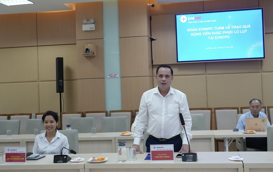 Ông Nguyễn Thanh – Bí thư Đảng uỷ, Chủ tịch Hội đồng thành viên EVNCPC bày tỏ sự xúc động, biết ơn vì sự động viên, chia sẻ của tập thể EVNNPC đến với CBCNV EVNCPC sau những ngày gồng mình khắc phục ảnh hưởng của bão số và hoàn lưu bão số 12.