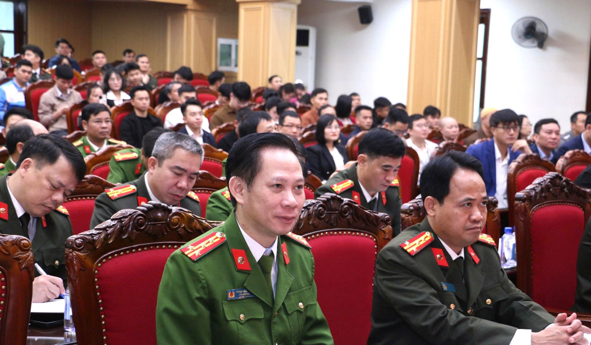 Các đại biểu tham dự hội nghị