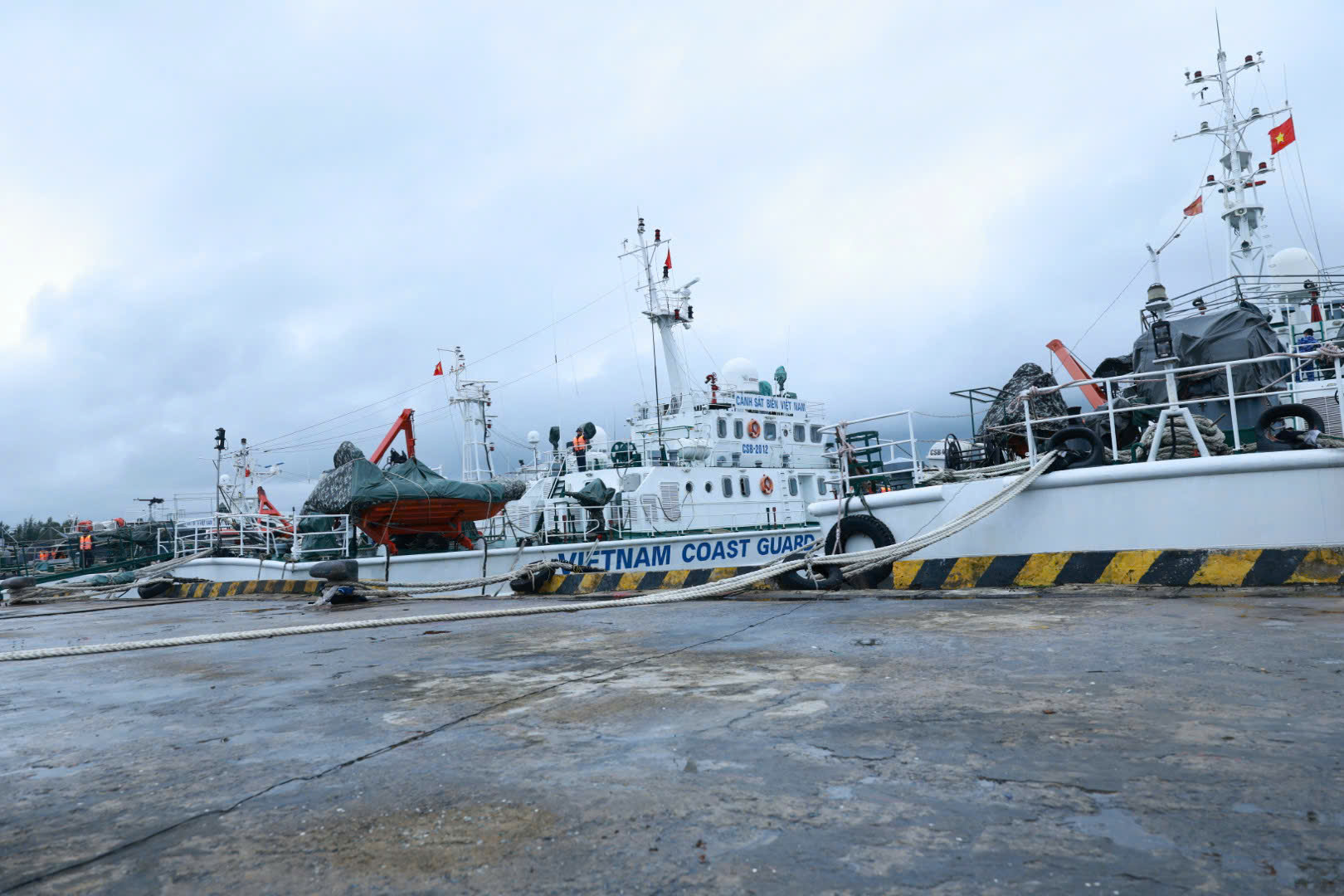 Hệ thống tàu, xuồng CSB thuộc Bộ Tư lệnh Vùng Cảnh sát biển 2 đã neo đậu và chằng chống cố định tại cảng Hệ thống tàu, xuồng CSB thuộc Bộ Tư lệnh Vùng Cảnh sát biển 2 đã neo đậu và chằng chống cố định tại cảng