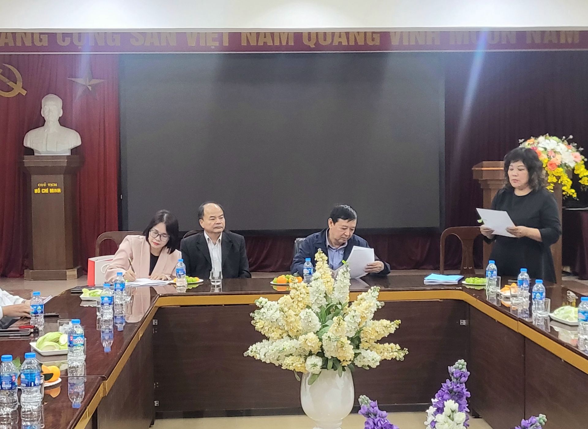 Tại cuộc họp, các đại biểu đã cùng nhau