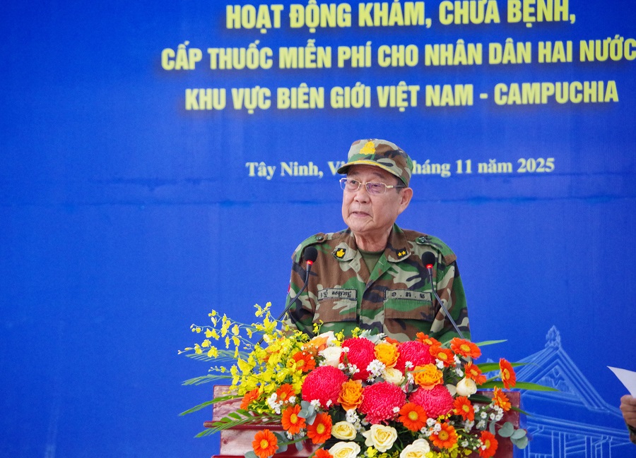 Trung tướng Prom Satharath, Phó Cục trưởng Cục Quân y, Quân đội Hoàng gia Campuchia phát biểu tại chương trình