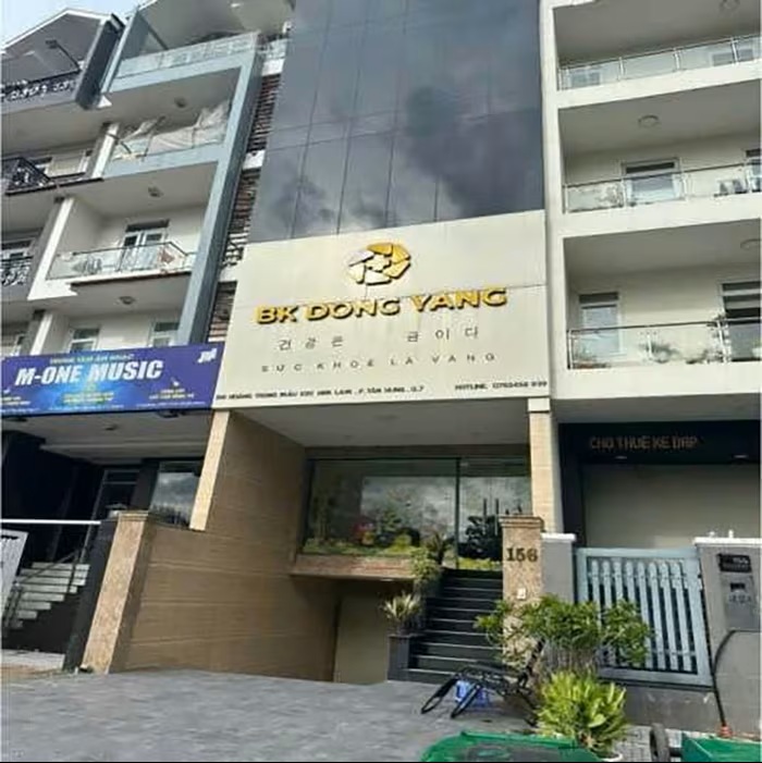 Cơ sở BK Dong Yang, ban đầu là nơi làm dịch vụ cắt tóc, massage.. bị biến tướng thành phòng khám. Cơ sở BK Dong Yang, ban đầu là nơi làm dịch vụ cắt tóc, massage.. bị biến tướng thành phòng khám.