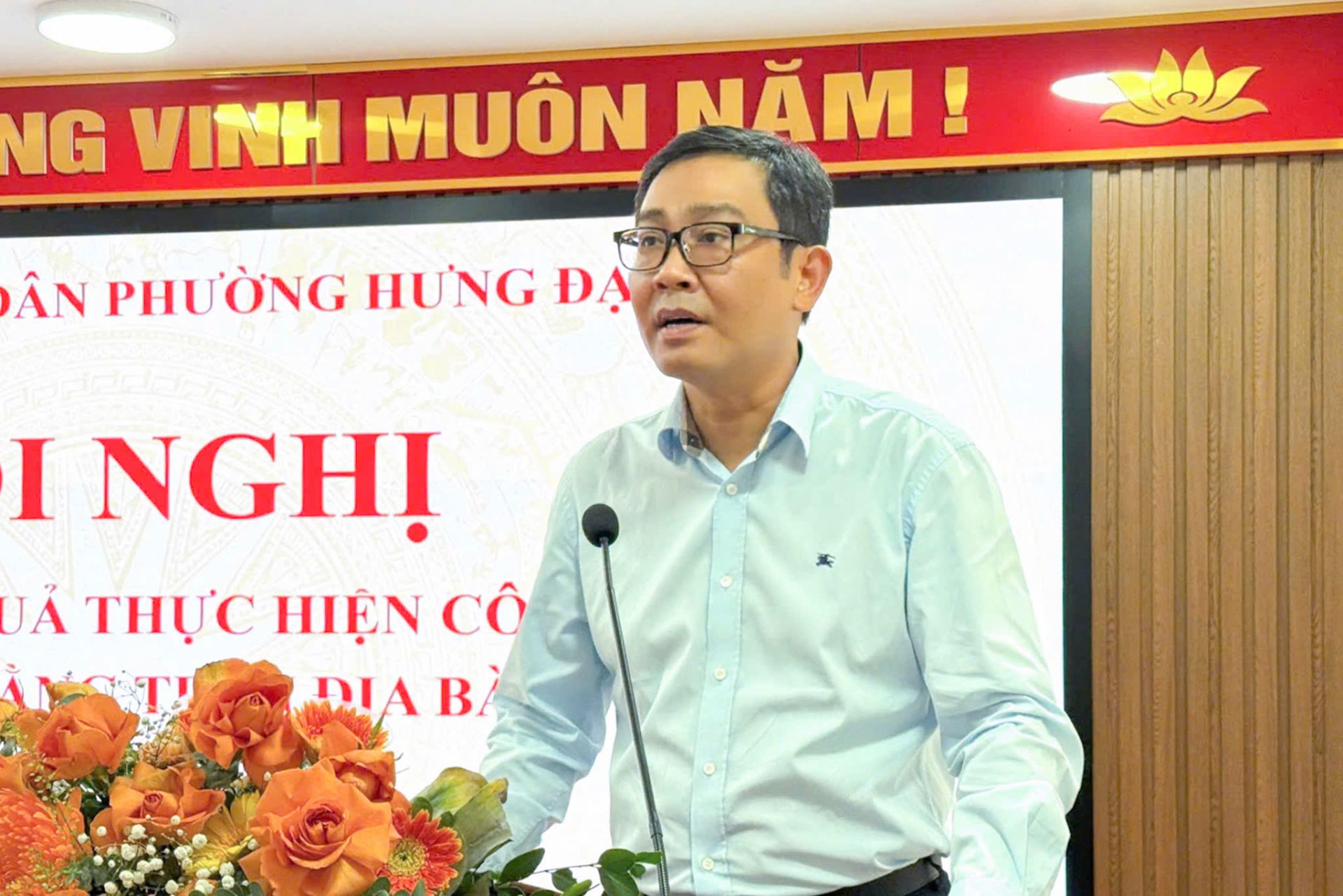 Đồng ch&iacute; B&ugrave;i Văn Kiệm, B&iacute; thư Đảng ủy, Chủ tịch HĐND phường ph&aacute;t biểu.