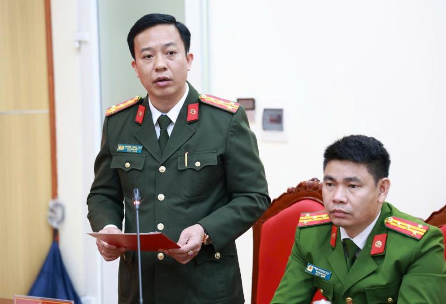 Đồng chí Đại tá Nguyễn Trung Kiên, Phó Bí thư Đảng ủy, Phó Giám đốc Công an tỉnh phát động phong trào thi đua.