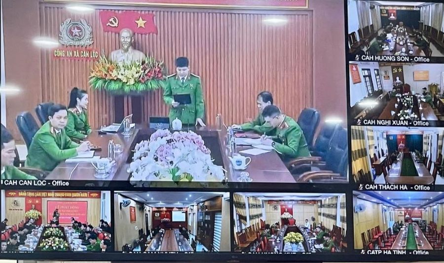 Đồng chí Đại úy Nguyễn Trung Thông, Trưởng Công an xã Gia Hanh phát biểu hưởng ứng phong trào.