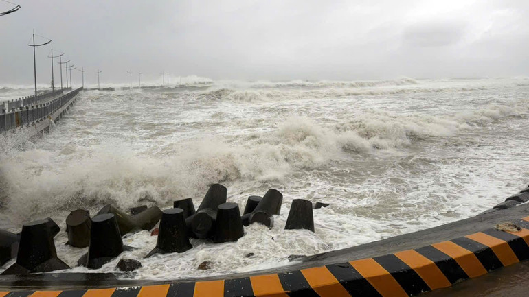 Bão Kalmaegi suy yếu thành áp thấp nhiệt đới sau khi đổ bộ vào đất liền