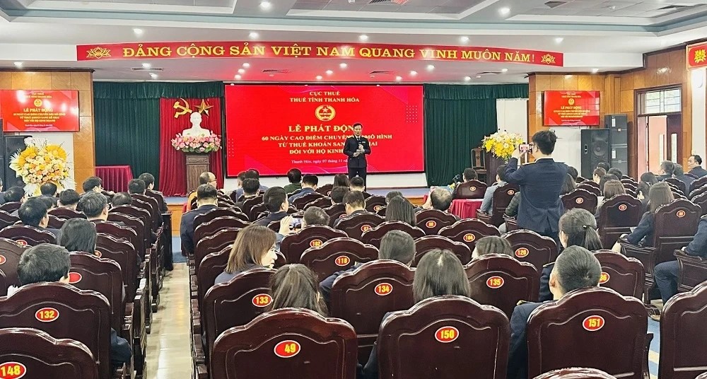 To&agrave;n cảnh buổi ph&aacute;t động