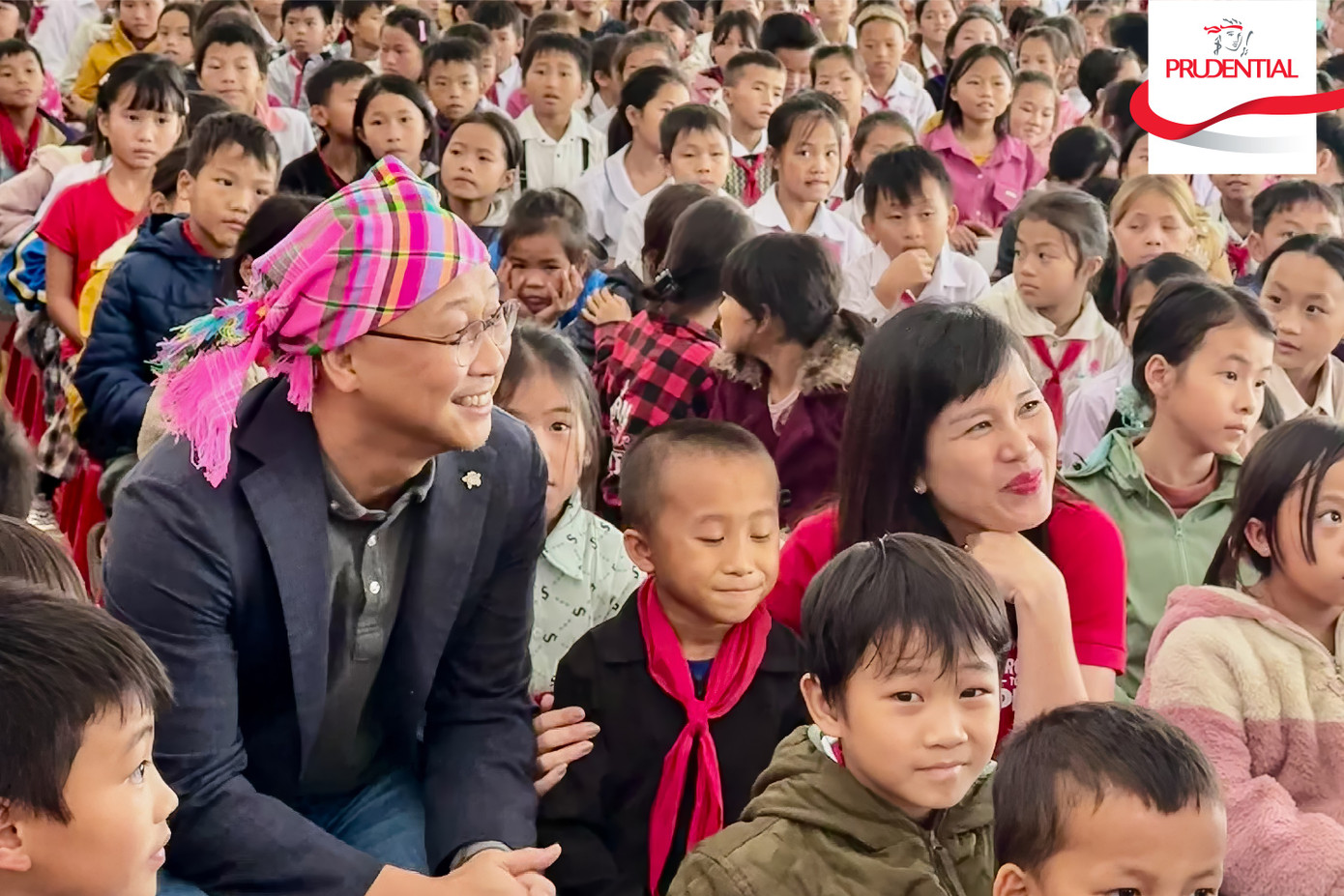 Khoảnh khắc ấm áp tại sự kiện giao lưu văn hóa trong khuôn khổ chương trình Pru Volunteering 2025