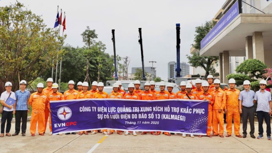 PC Quảng Trị huy động 2 đội xung kích gồm 67 cán bộ, công nhân hỗ trợ Gia Lai khôi phục lưới điện sau bão số 13.