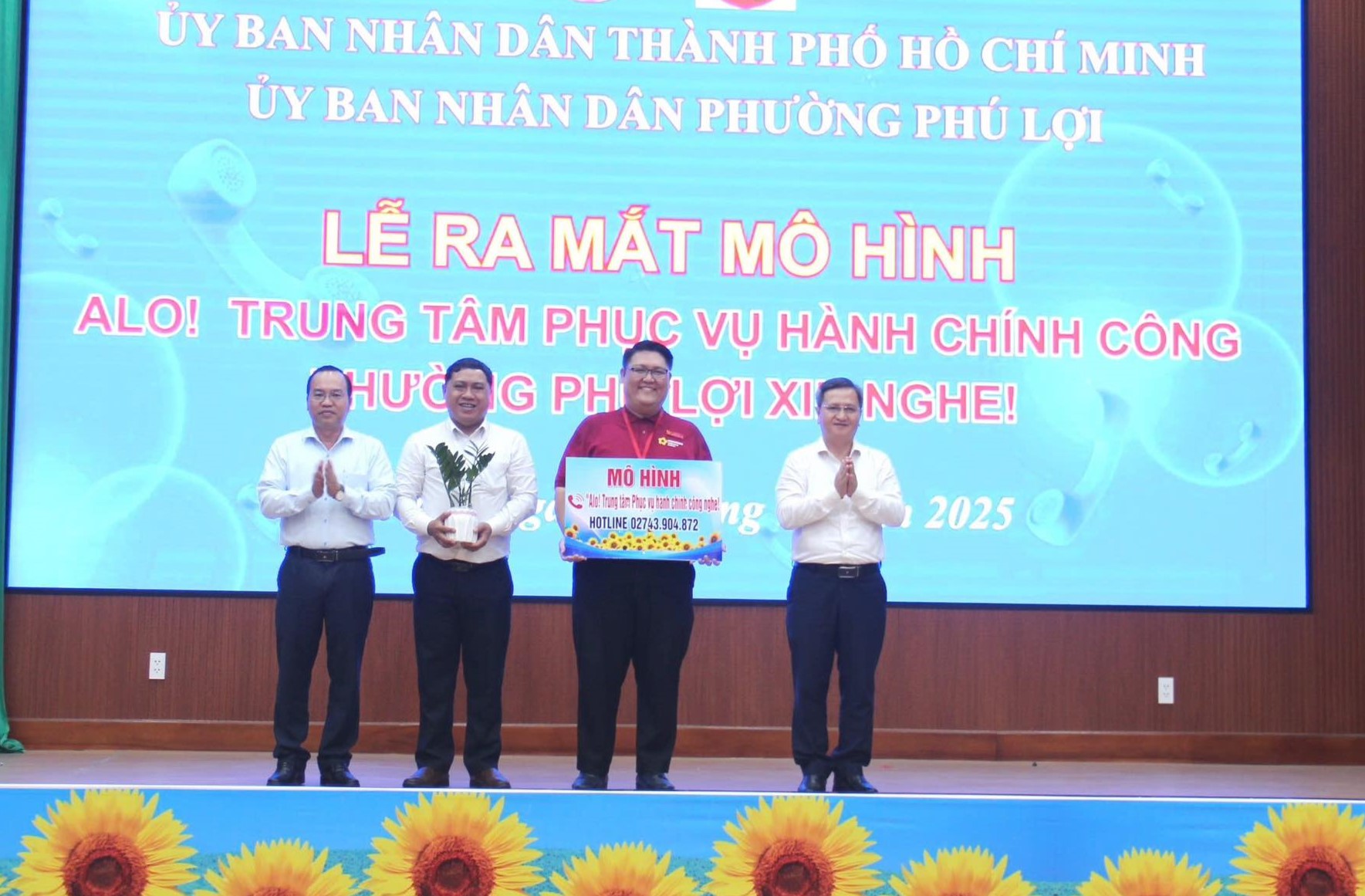 Một phường ở TP. HCM ra mắt mô hình "Alo! Trung tâm Phục vụ hành chính công nghe!"