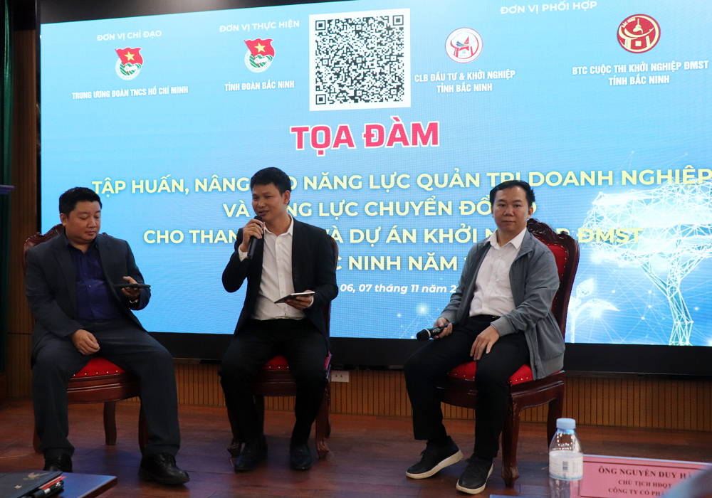 Các đại biểu giao lưu tại tọa đàm.