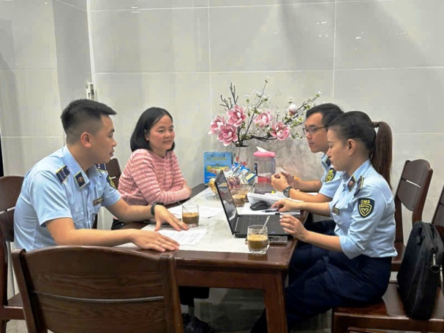 , Đội QLTT số 5 làm việc, xác minh đối với chủ doanh nghiệp là Công ty TNHH MTV Đầu tư Hưng Phát.