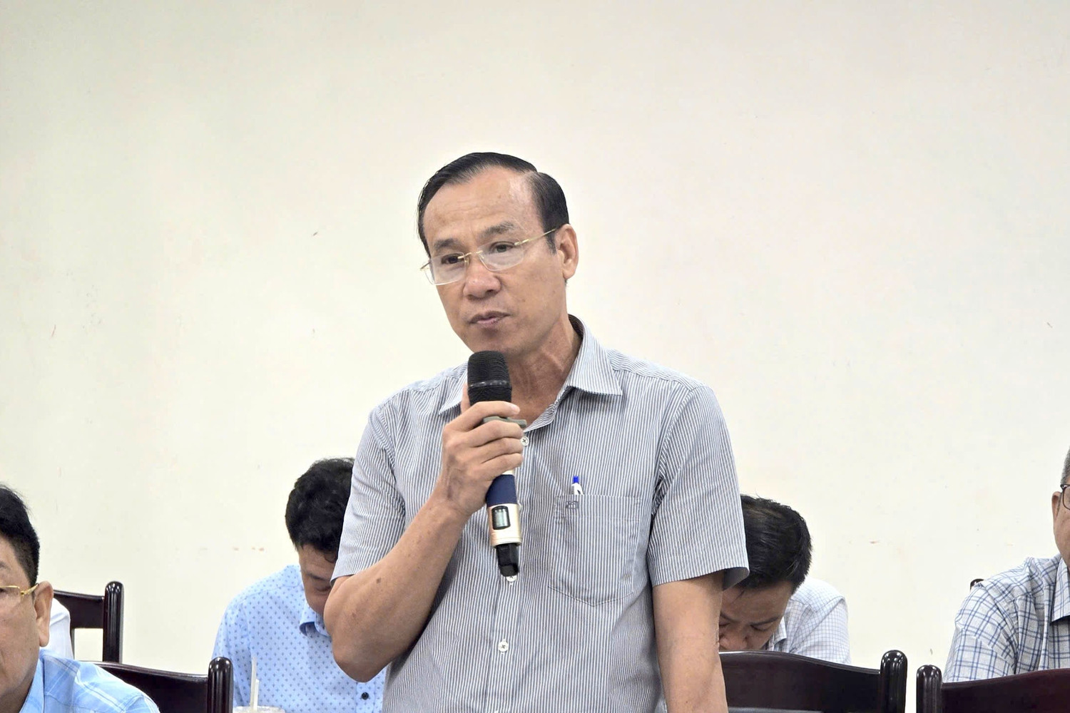 Ông Nguyễn Quốc Thơ - Phó Chi cục trưởng Chi cục Quản lý thị trường tỉnh An Giang thông tin tại buổi giao ban báo chí. Ảnh: Nhật Huy.