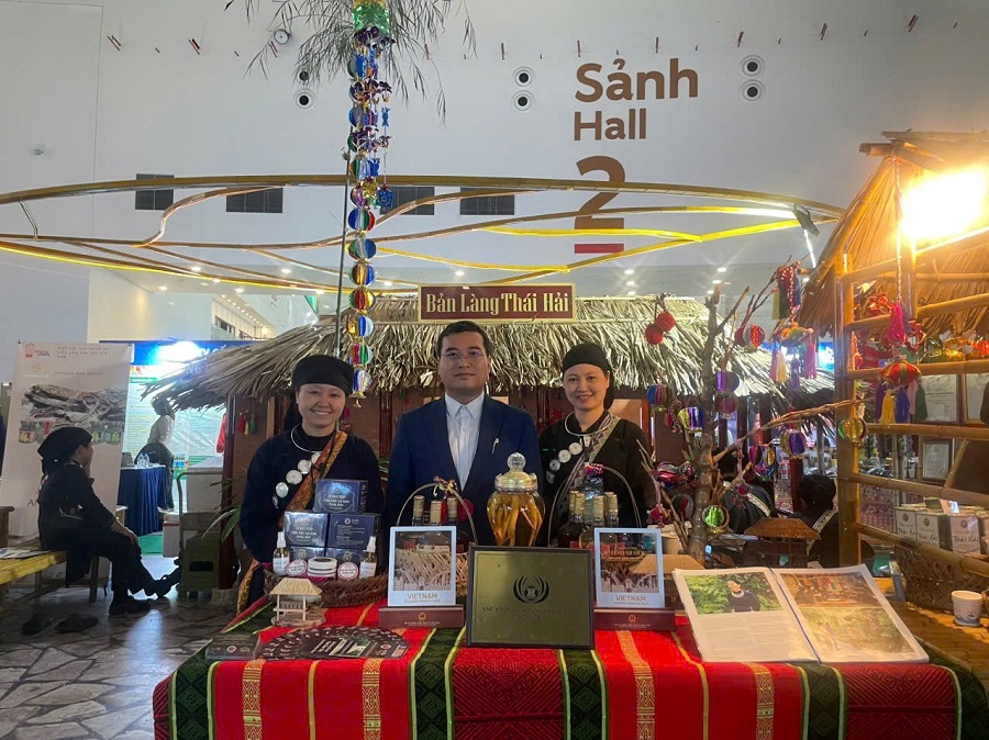 Ông Phạm Hồ Bắc Giám đốc trung tâm VAPEDCO, tham gia Hội chợ Mùa Thu năm 2025.