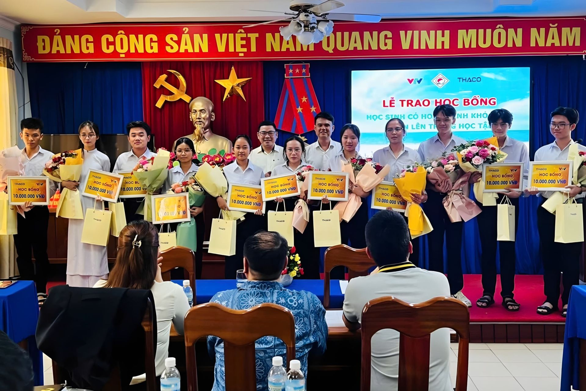 THACO trao tặng Học bổng Olympia cho học sinh hoàn cảnh khó khăn