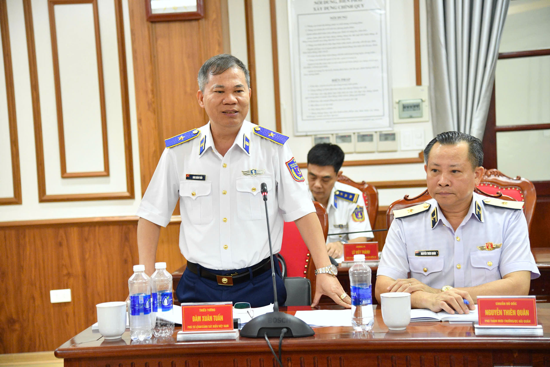 Thiếu tướng Đàm Xuân Tuấn, Phó Tư lệnh Cảnh sát biển Việt Nam phát biểu tại Hội nghị