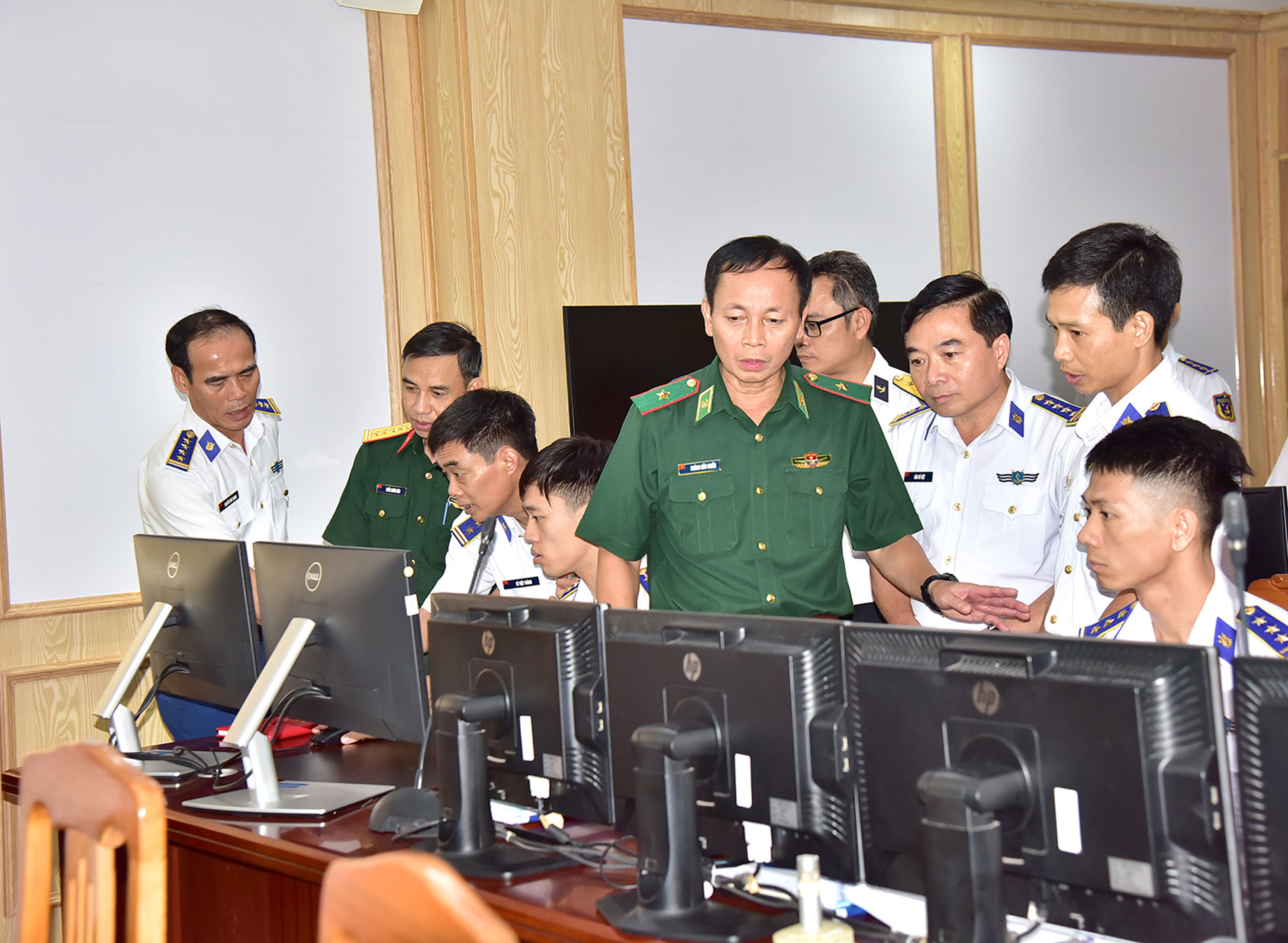 Đoàn Công tác Bộ Quốc phòng kiểm tra tại Trung tâm Chỉ huy BTL Vùng Cảnh sát biển 4