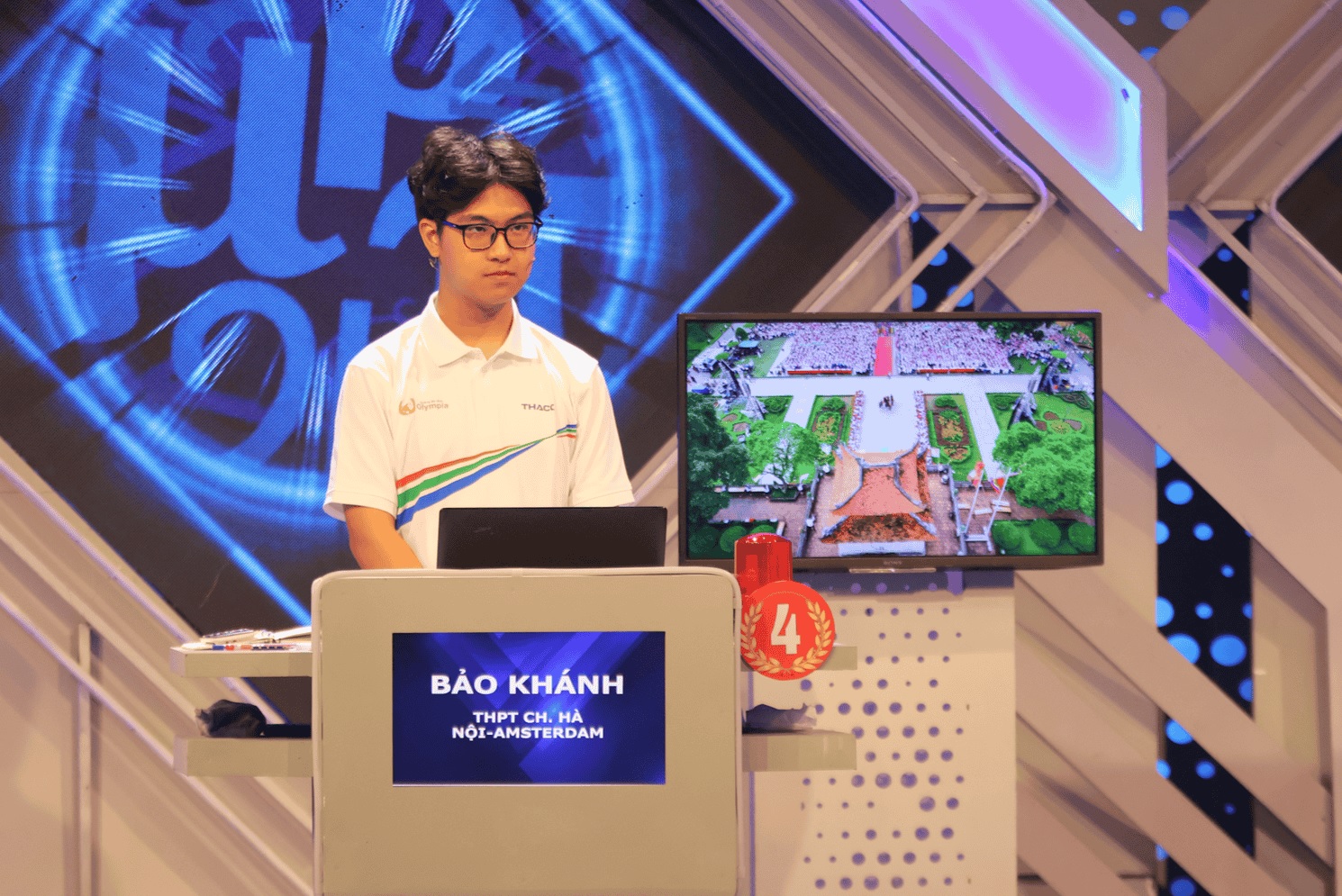 Trần Bùi Bảo Khánh mang về cho Trường THPT Chuyên Hà Nội – Amsterdam điểm cầu trực tiếp thứ 6 và ngôi vị Quán quân thứ 2 trong 25 mùa Olympia