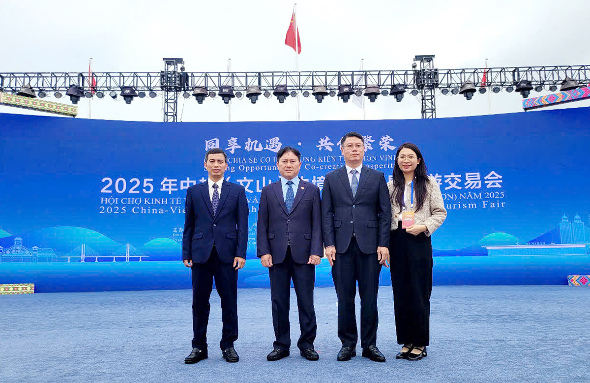 Đoàn công tác tỉnh Bắc Ninh tham dự Hội chợ “Thương mại và Du lịch biên giới Việt - Trung” năm 2025