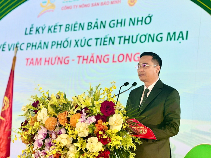 Ông Bùi Văn Sáng, Bí thư Đảng ủy, Chủ tịch HĐND xã Tam Hưng phát biểu tại buổi Lễ