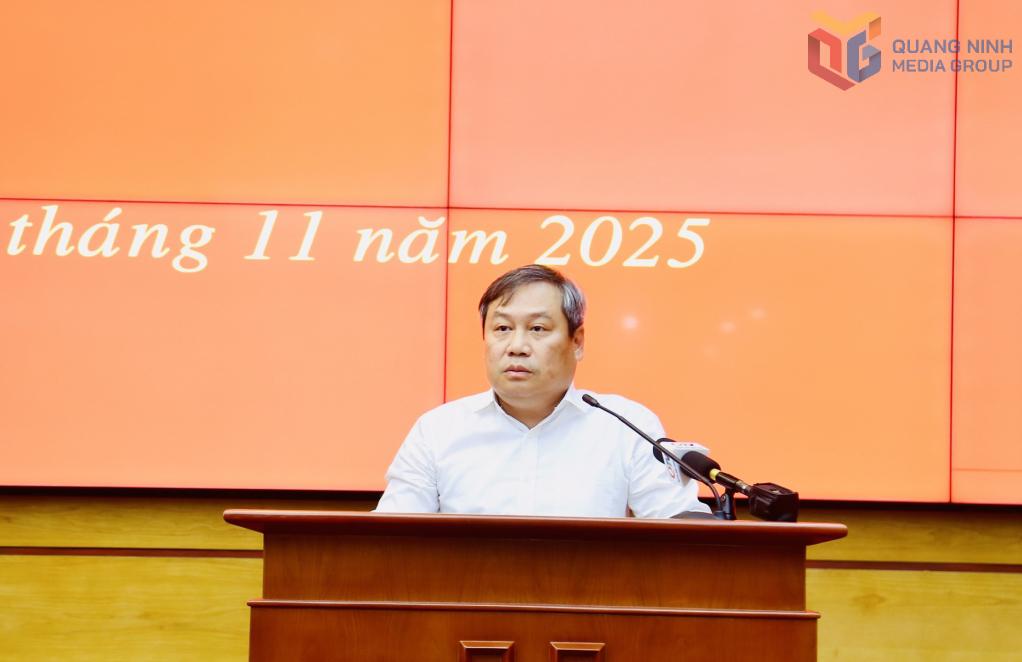 Ông Vũ Đại Thắng, Ủy viên Trung ương Đảng, Bí thư Tỉnh ủy, Trưởng Đoàn ĐBQH tỉnh Quảng Ninh phát biểu chỉ đạo tại hội nghị. Ông Vũ Đại Thắng, Ủy viên Trung ương Đảng, Bí thư Tỉnh ủy, Trưởng Đoàn ĐBQH tỉnh Quảng Ninh phát biểu chỉ đạo tại hội nghị.