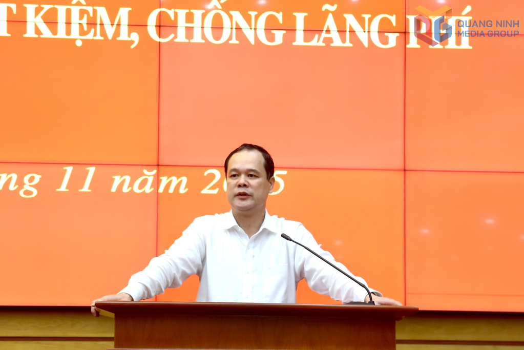 Ông Điệp Văn Chiến, Trưởng Ban Nội chính Tỉnh ủy Quảng Ninh, báo cáo tại hội nghị. Ông Điệp Văn Chiến, Trưởng Ban Nội chính Tỉnh ủy Quảng Ninh, báo cáo tại hội nghị.