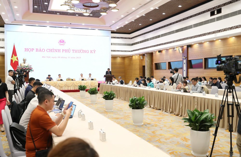 Quang cảnh buổi họp báo. Ảnh: Phạm Đông