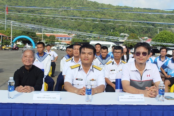 Đại diện Nhà lớn Long Sơn và các cơ quan đơn vị tham dự lễ khai mạc giải