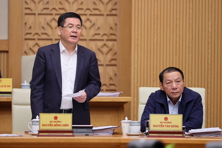 Bộ trưởng Bộ Công Thương Nguyễn Hồng Diên báo cáo tại Phiên họp - Ảnh: VGP/Nhật Bắc Bộ trưởng Bộ Công Thương Nguyễn Hồng Diên báo cáo tại Phiên họp - Ảnh: VGP/Nhật Bắc