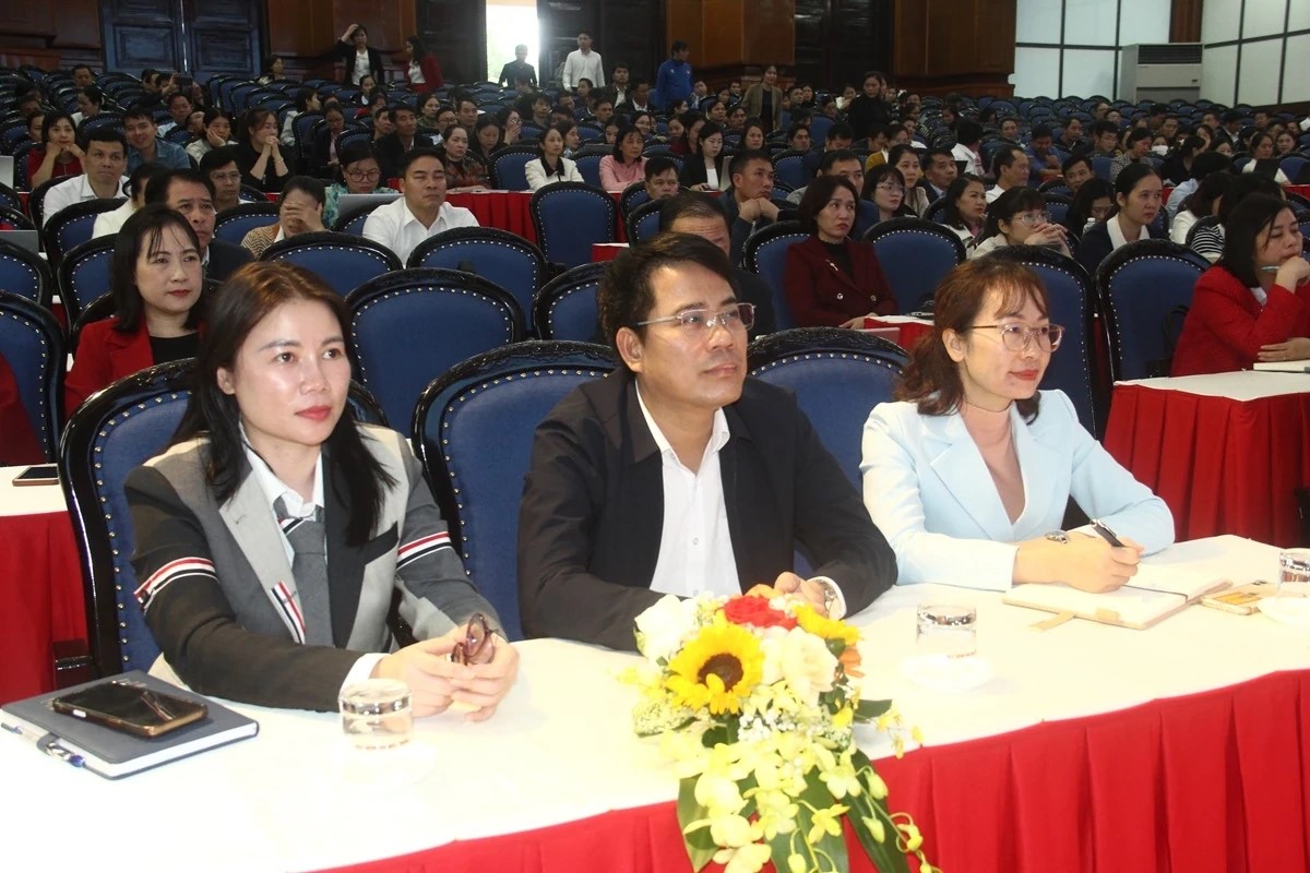 Các đại biểu tham dự hội nghị