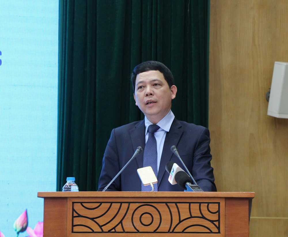 Đồng chí Vũ Văn Chung, Phó Cục trưởng Cục Đầu tư nước ngoài phát biểu tại buổi tọa đàm .