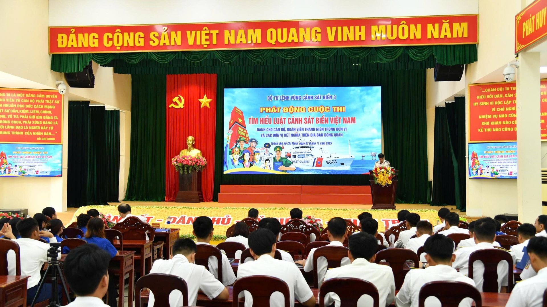 Quang cảnh buổi phát động
