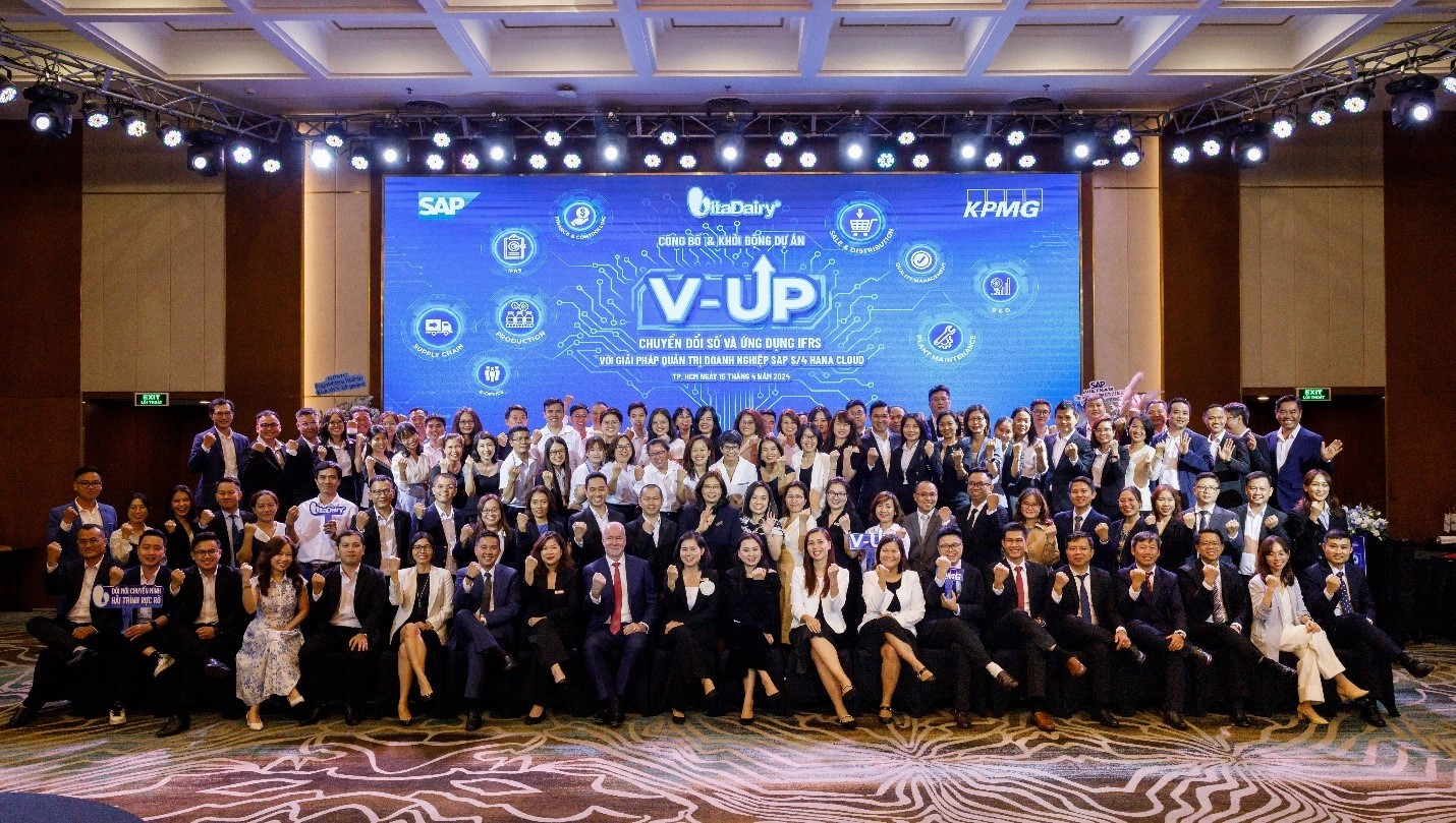 Tập thể c&aacute;c th&agrave;nh vi&ecirc;n Ban dự &aacute;n V-Up - VitaDairy